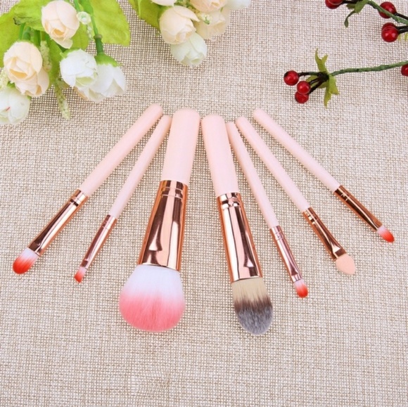 7 piece Pink Rose gold Make up Brush Set - Picture 2 of 6